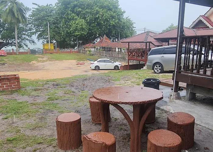 Sea View Kampong Style Homestay Pengkalan Balak